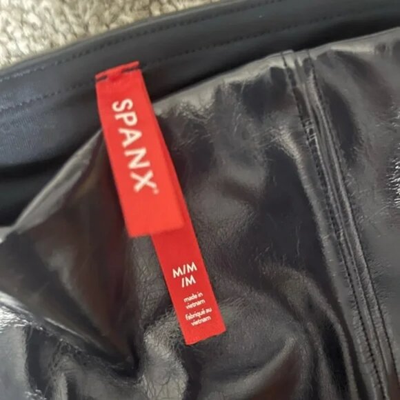 NEW! SPANX BLUE PATENT FAUX LEATHER LEGGINGS - Picture 5 of 10